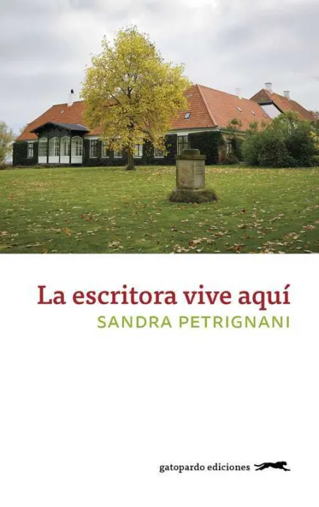 La Escritora Vive Aquí