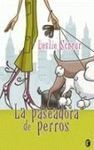LA PASEADORA DE PERROS
