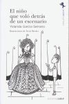 EL NIÑO QUE VOLÓ DETRÁS DE UN ESCENARIO