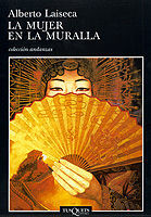 MUJER EN LA MURALLA ANDANZAS