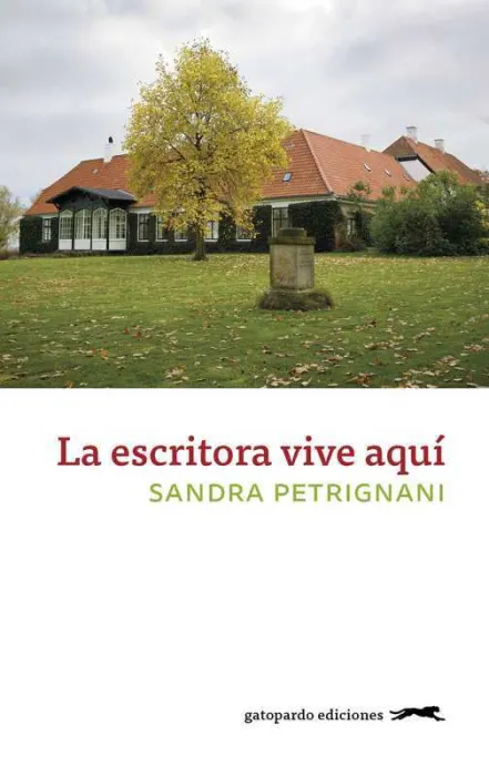 La Escritora Vive Aquí